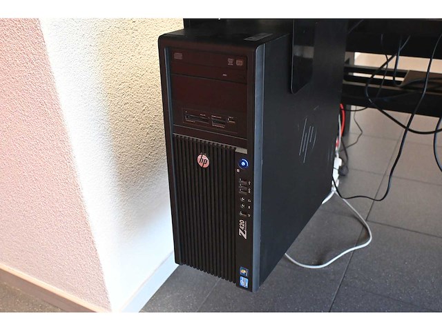 Hp z420 workstation intel xeon inside windows pro 7 oa desktop met samsung monitor - afbeelding 1 van  3