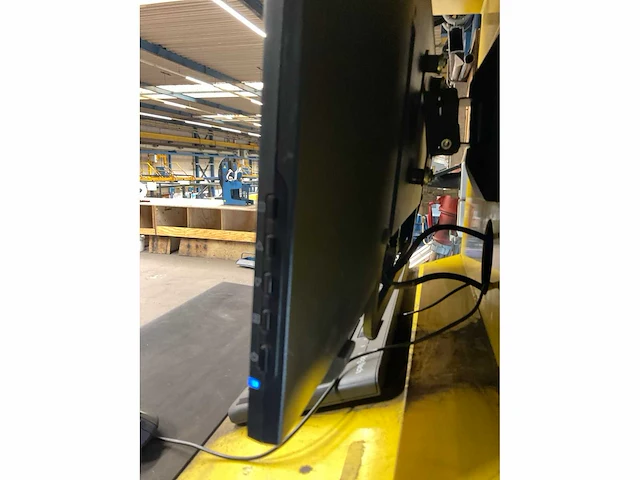 Hp z440 desktop en monitor in verrijdbaar frame - afbeelding 7 van  7