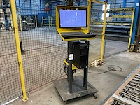 Hp z460 desktop en monitor in verrijdbaar frame