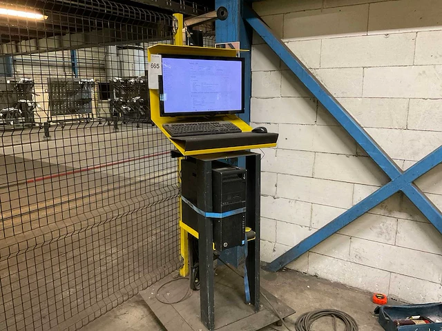 Hp z640 desktop en monitor in verrijdbaar frame - afbeelding 1 van  6