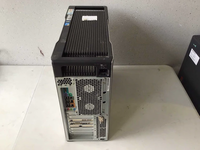 Hp z800 xeon workstation met nvidia quadro fx 4800 desktop - afbeelding 3 van  4