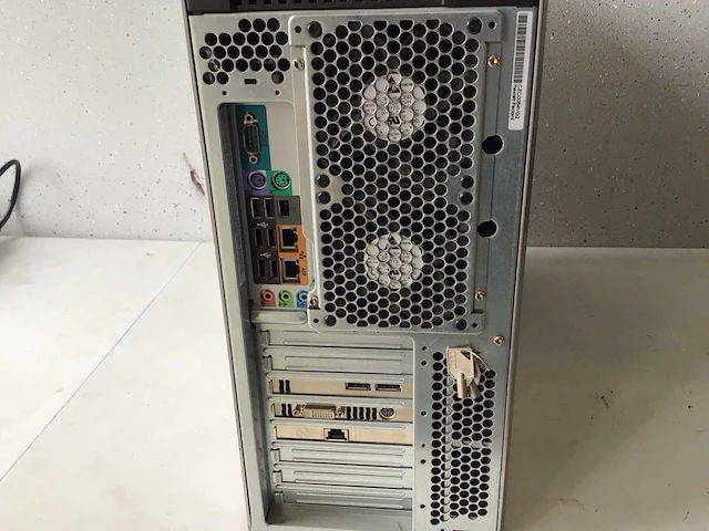 Hp z800 xeon workstation met nvidia quadro fx 4800 desktop - afbeelding 4 van  4
