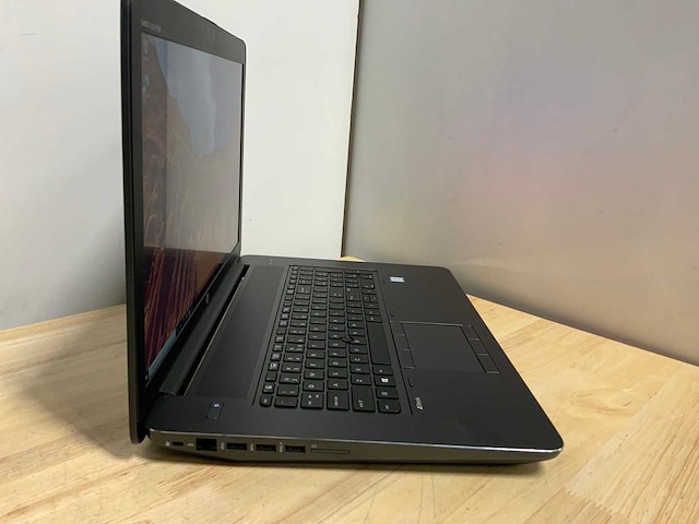 Hp zbook 17 g3(i7) laptop - afbeelding 3 van  7