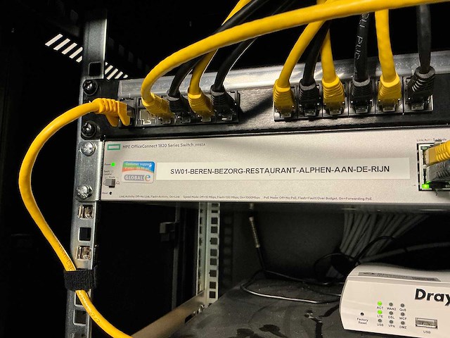 Hpe office connect - j9983a - 1820 series - switch - afbeelding 2 van  3
