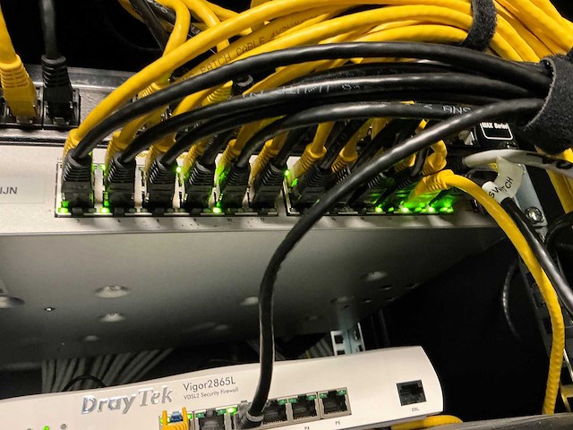 Hpe office connect - j9983a - 1820 series - switch - afbeelding 3 van  3