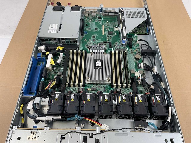 Hpe (proliant dl325 gen10) - amd epyc 7232p, 64 gb ram (2x32gb), no hdd rack mount chassis - afbeelding 6 van  9