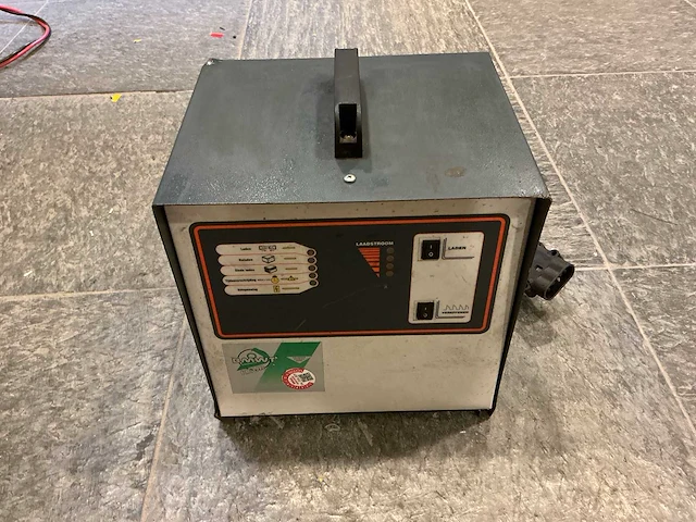 Hsct - 24v 30a - battery chargers - 2009 - afbeelding 1 van  2