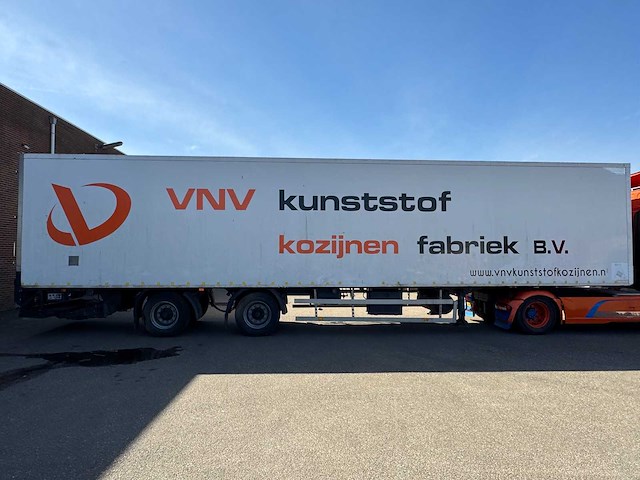 H.t.f. - 2001 - oplegger met gesloten geïsoleerde opbouw v.v gestuurde achteras, ama laadklep 14 meter og-12-zv - afbeelding 3 van  26