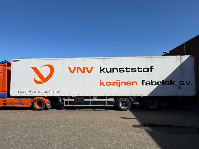 H.t.f. - 2001 - oplegger met gesloten geïsoleerde opbouw v.v gestuurde achteras, ama laadklep 14 meter og-12-zv - afbeelding 1 van  26