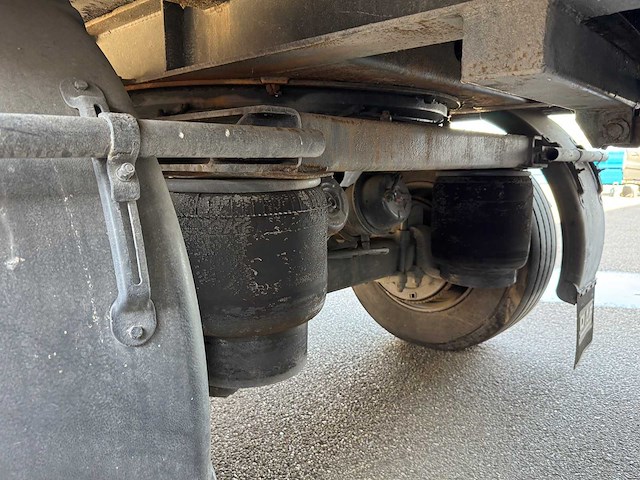 H.t.f. - 2001 - oplegger met gesloten geïsoleerde opbouw v.v gestuurde achteras, ama laadklep 14 meter og-12-zv - afbeelding 15 van  26