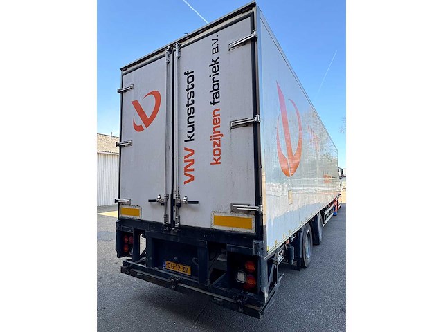 H.t.f. - 2001 - oplegger met gesloten geïsoleerde opbouw v.v gestuurde achteras, ama laadklep 14 meter og-12-zv - afbeelding 17 van  26