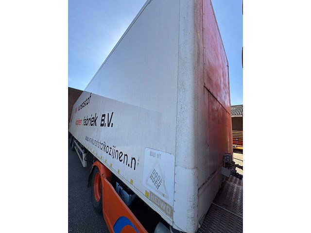 H.t.f. - 2001 - oplegger met gesloten geïsoleerde opbouw v.v gestuurde achteras, ama laadklep 14 meter og-12-zv - afbeelding 6 van  26