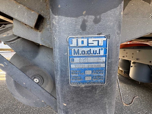 H.t.f. - 2001 - oplegger met gesloten geïsoleerde opbouw v.v gestuurde achteras, ama laadklep 14 meter og-12-zv - afbeelding 8 van  26