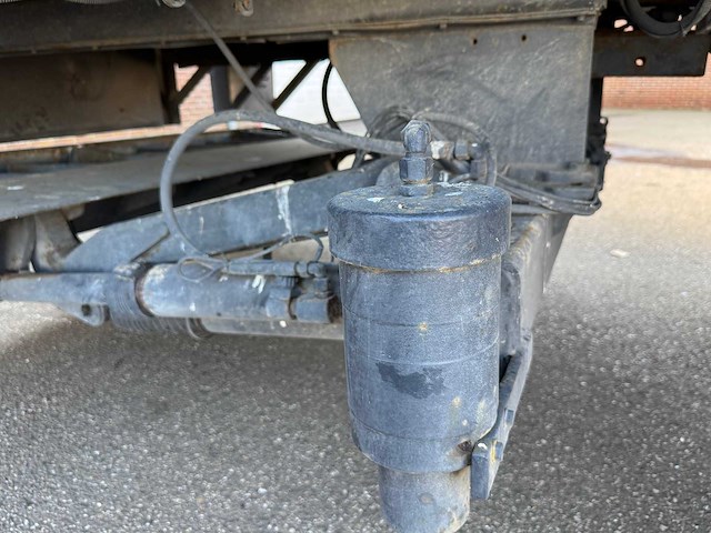 H.t.f. - 2001 - oplegger met gesloten geïsoleerde opbouw v.v gestuurde achteras, ama laadklep 14 meter og-12-zv - afbeelding 13 van  26