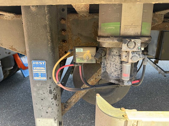 H.t.f. - 2002 - hzp32 - oplegger met gesloten opbouw v.v gestuurde achteras, ama laadklep 14 meter og-13-zv - afbeelding 10 van  19