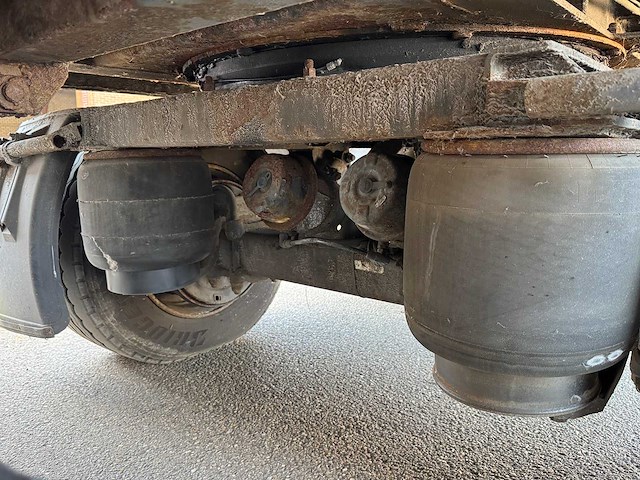 H.t.f. - 2002 - hzp32 - oplegger met gesloten opbouw v.v gestuurde achteras, ama laadklep 14 meter og-13-zv - afbeelding 2 van  19