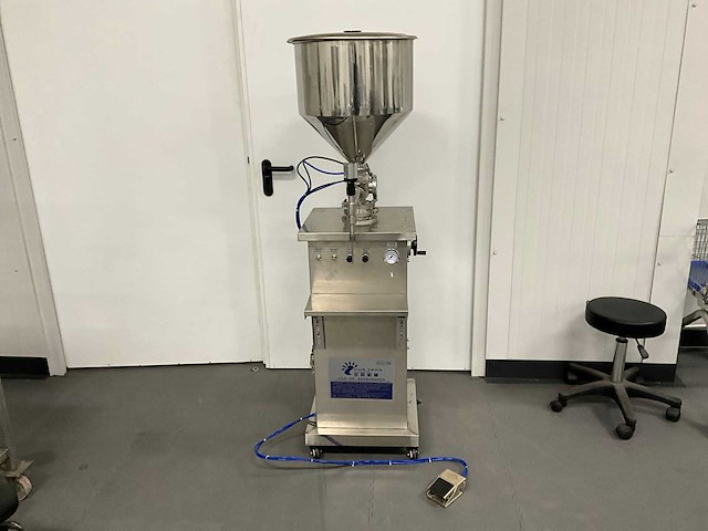 Hua yang pneumatische semi-automatische vulmachine - afbeelding 1 van  11