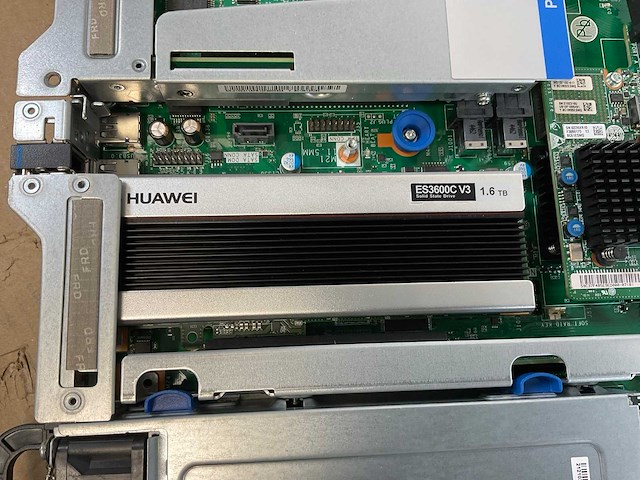 Huawei technologies co. ltd rh1288 v3, 2x xeon(r) e5-2680 v3, 256 gb ram(16x 16gb), 1x 1.6 tb nvme(hwe36p43016m000n) main server chassis - afbeelding 6 van  8