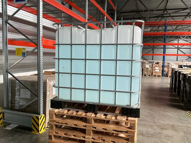 Huchem ibc container met demiwater - afbeelding 6 van  9