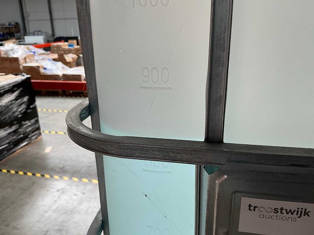 Huchem ibc container met demiwater - afbeelding 9 van  9