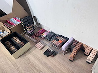 Huda beauty - partij gezichts make-up - afbeelding 7 van  7