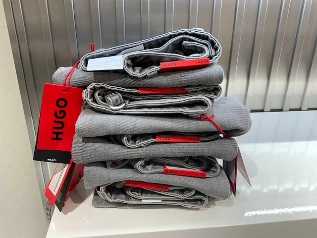 Hugo - 1993 - jeans (5x) - afbeelding 3 van  5