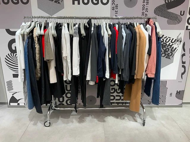 Hugo - restpartij kleding (65x) - afbeelding 1 van  6