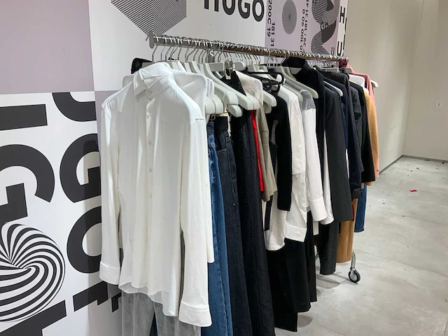 Hugo - restpartij kleding (65x) - afbeelding 2 van  6