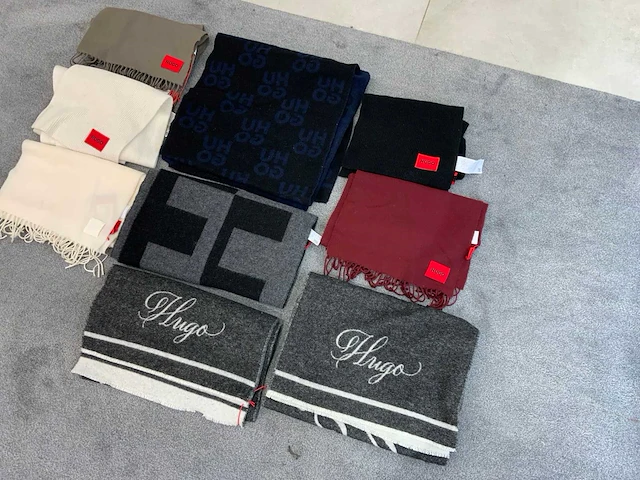 Hugo - shawls (22x) - afbeelding 1 van  4
