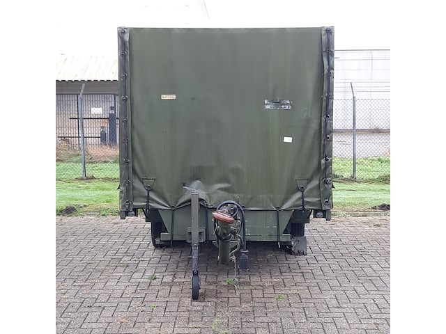 Huifaanhanger met diverse apparatuur - afbeelding 5 van  12