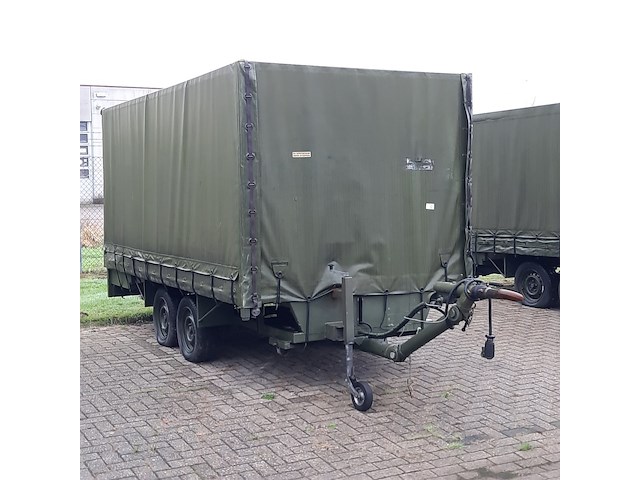 Huifaanhanger met diverse apparatuur - afbeelding 6 van  12