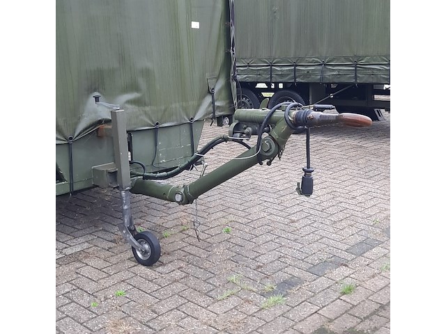 Huifaanhanger met diverse apparatuur - afbeelding 7 van  12