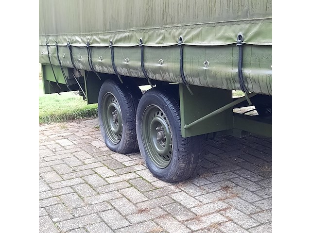 Huifaanhanger met diverse apparatuur - afbeelding 8 van  12