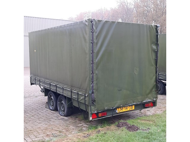 Huifaanhanger met diverse apparatuur - afbeelding 10 van  12