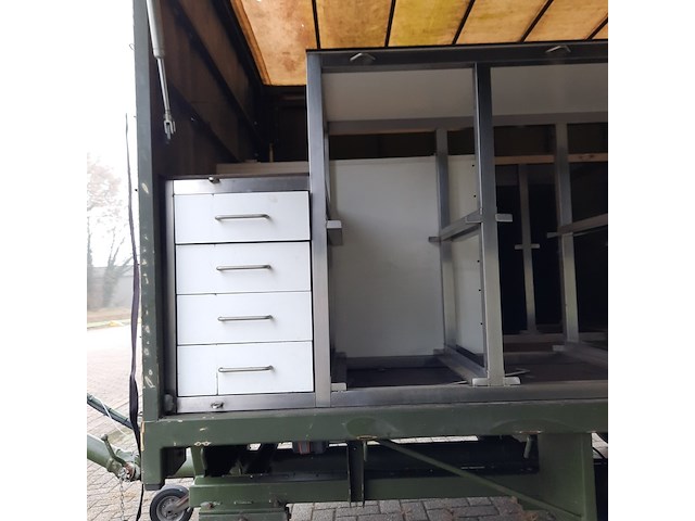 Huifaanhanger met diverse apparatuur - afbeelding 11 van  12