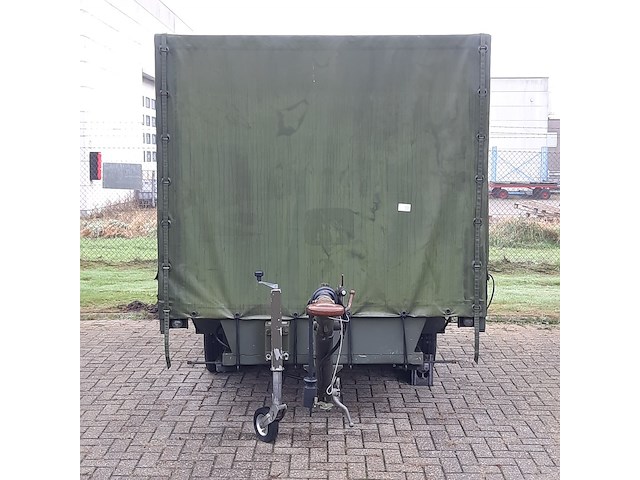 Huifaanhanger met diverse apparatuur - afbeelding 5 van  12