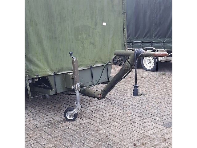 Huifaanhanger met diverse apparatuur - afbeelding 7 van  12