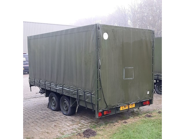 Huifaanhanger met diverse apparatuur - afbeelding 11 van  12