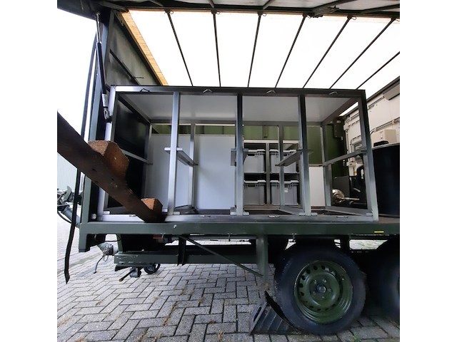 Huifaanhanger met diverse apparatuur - afbeelding 12 van  12