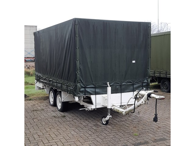 Huifaanhanger met diverse apparatuur - afbeelding 6 van  12