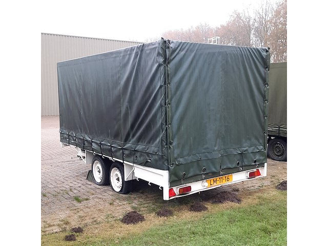 Huifaanhanger met diverse apparatuur - afbeelding 10 van  12