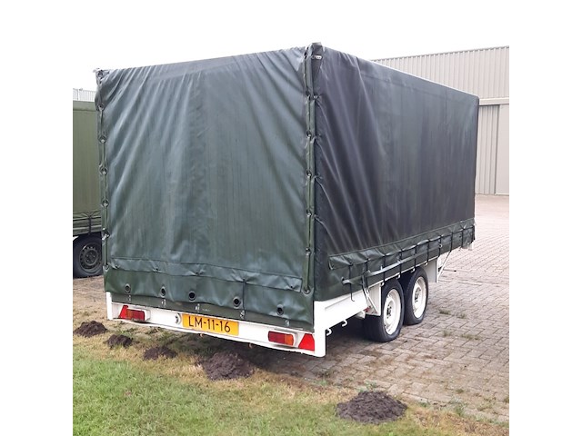 Huifaanhanger met diverse apparatuur - afbeelding 11 van  12