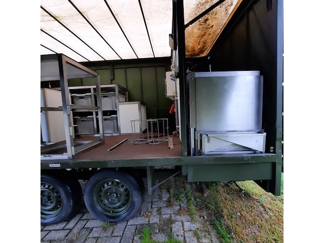 Huifaanhanger met diverse apparatuur - afbeelding 3 van  13