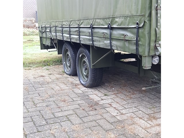 Huifaanhanger met diverse apparatuur - afbeelding 9 van  13