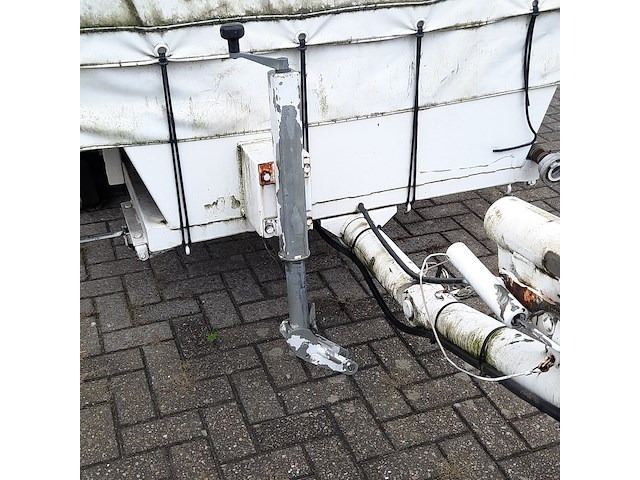 Huifaanhanger met diverse apparatuur - afbeelding 2 van  14