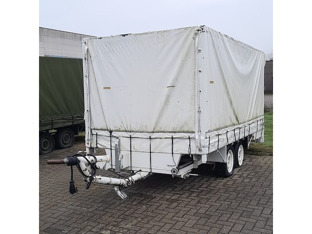 Huifaanhanger met diverse apparatuur - afbeelding 1 van  14