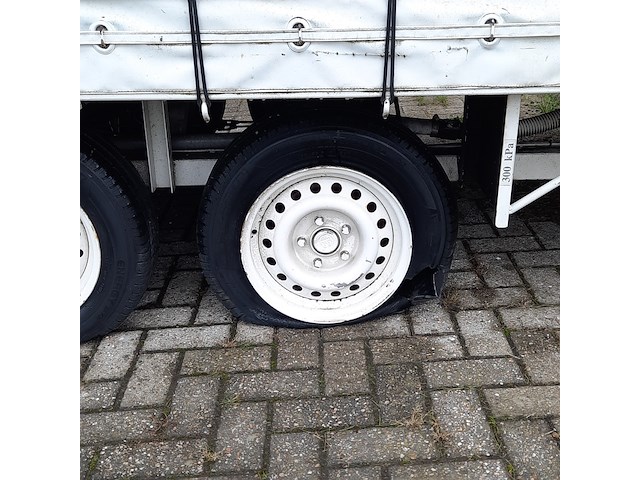 Huifaanhanger met diverse apparatuur - afbeelding 12 van  14