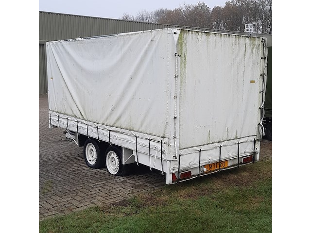 Huifaanhanger met diverse apparatuur - afbeelding 13 van  14