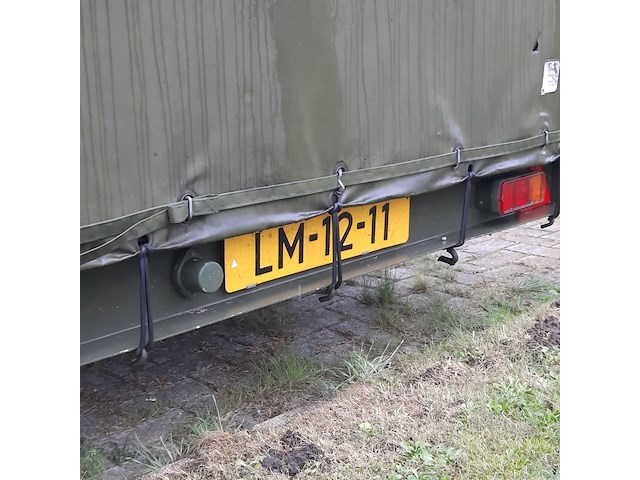 Huifaanhanger met diverse apparatuur - afbeelding 4 van  12