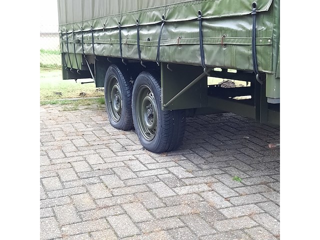 Huifaanhanger met diverse apparatuur - afbeelding 8 van  12